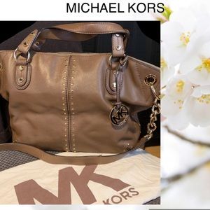 ❤️SOLD❤️ MICHAEL KORS bag.